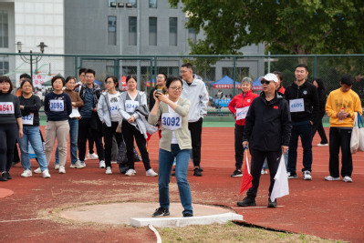 女子中老年铅球 陈玫 女子中老年铅球 陈玫